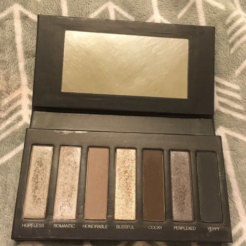 Younique Addiction Palette 2